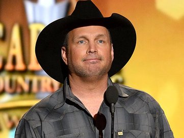 Singer/songwriter Garth Brooks speaks onstage during the 49th Annual Academy of Country Music Awards at the MGM Grand Garden Arena on April 6, 2014 in Las Vegas, Nevada. (Photo by Ethan Miller/Getty Images)